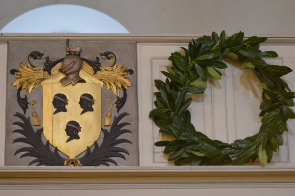 Mico Crest & Wreath